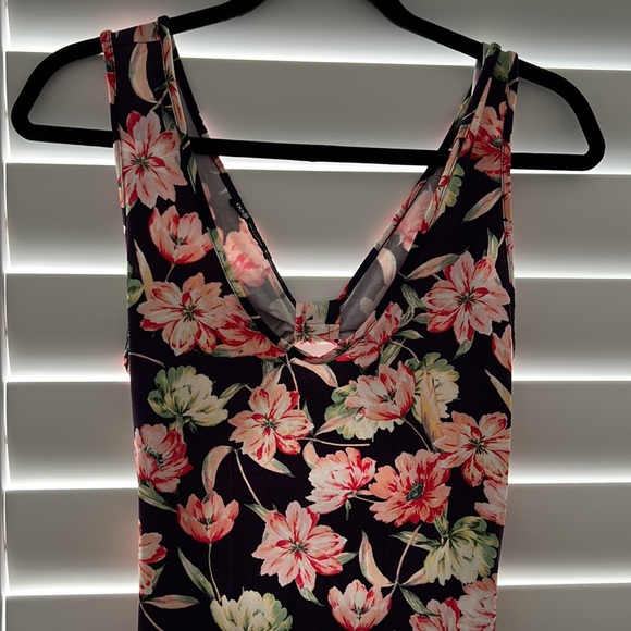 Long floral dress with open back detail - Picture 3 of 7